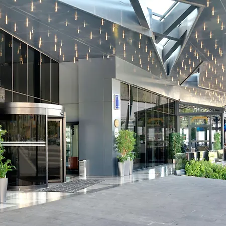 Tryp By Wyndham Basin Ekspres