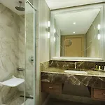 Tryp By Wyndham Basin Ekspres מלון