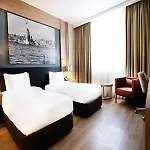 Tryp By Wyndham Basin Ekspres Отель