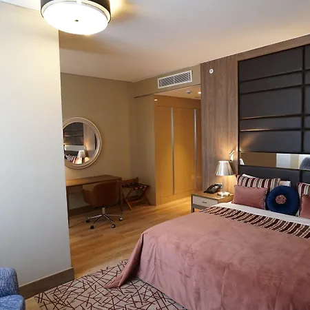 Otel Tryp By Wyndham Basın Ekspres 5*