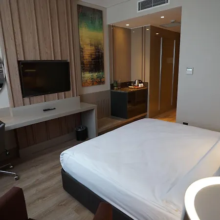Tryp By Wyndham Basın Ekspres Otel 5*