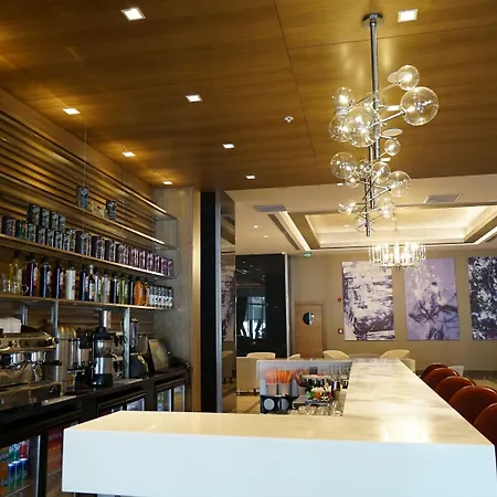 Tryp By Wyndham Basin Ekspres מלון