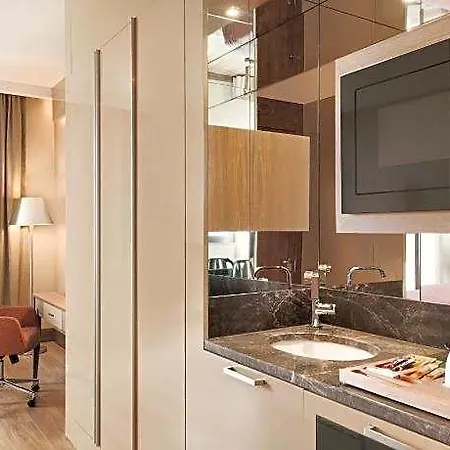 Tryp By Wyndham Basin Ekspres