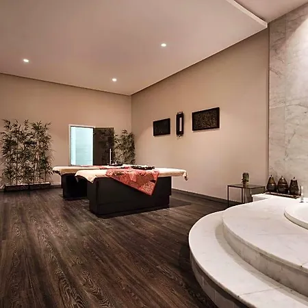 Tryp By Wyndham Basin Ekspres מלון