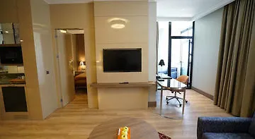 Tryp By Wyndham Basin Ekspres Отель 5*