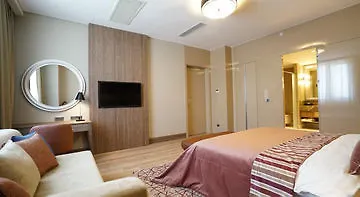 Отель Tryp By Wyndham Basin Ekspres