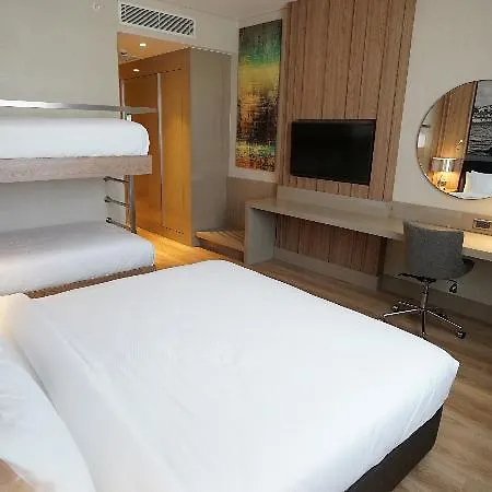 Tryp By Wyndham Basin Ekspres 5*