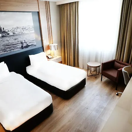 Otel Tryp By Wyndham Basın Ekspres 5*