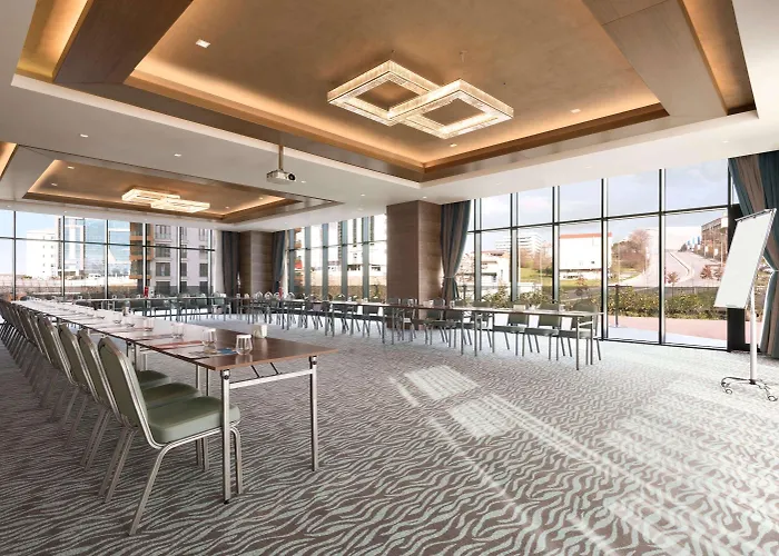 Tryp By Wyndham Basin Ekspres Hotel