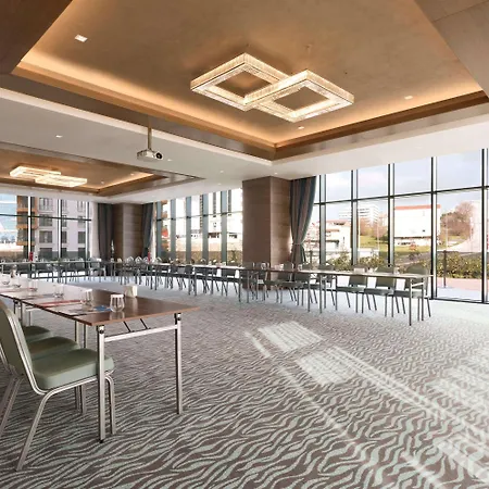 Tryp By Wyndham Basin Ekspres Hotel
