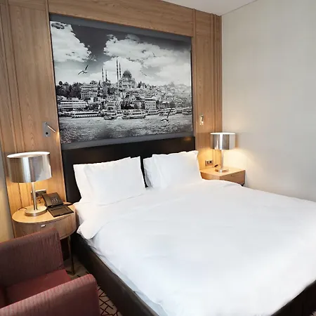 Hotel Tryp By Wyndham Basin Ekspres 5*