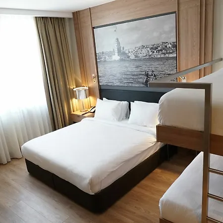 Tryp By Wyndham Basin Ekspres 5*