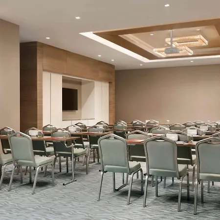 Tryp By Wyndham Basin Ekspres Szálloda 5*